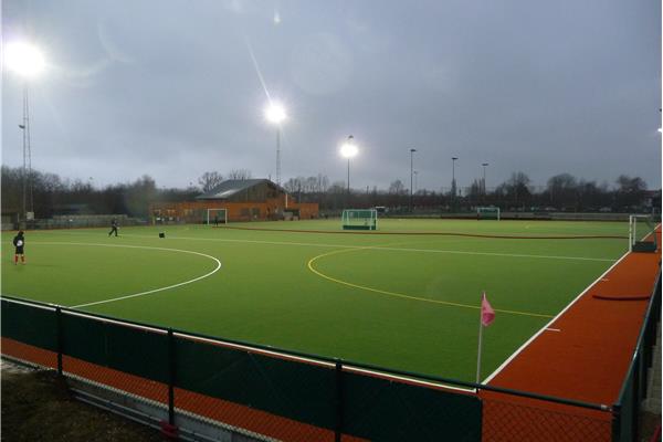 Renovatie kunstgras hockeyveld - Sportinfrabouw NV